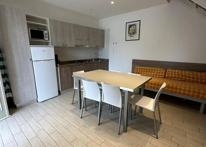 Tastefully Furnished Flat With Pool And Playground 别墅 比比翁