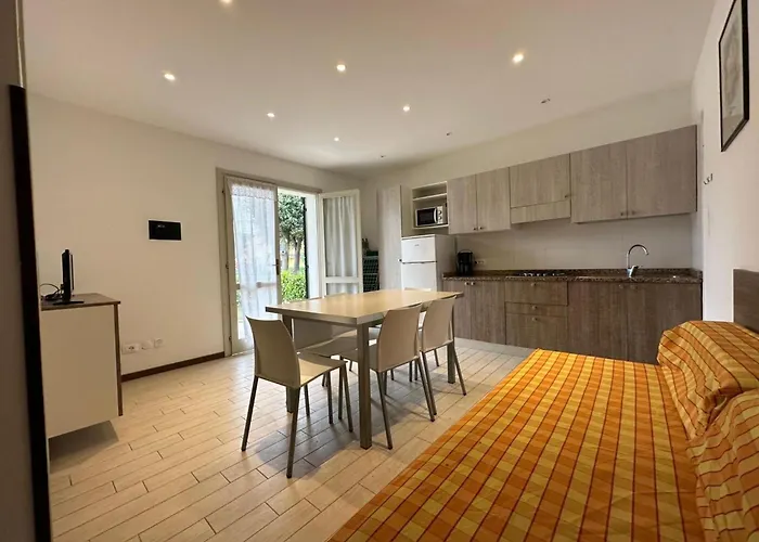 Tastefully Furnished Flat With Pool And Playground 别墅 比比翁