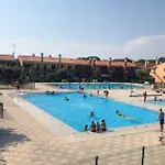 Vila Tastefully Furnished Flat With Pool And Playground Bibione