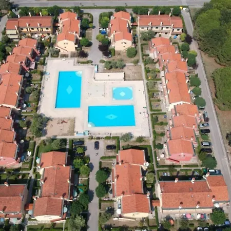 Tastefully Furnished Flat With Pool And Playground