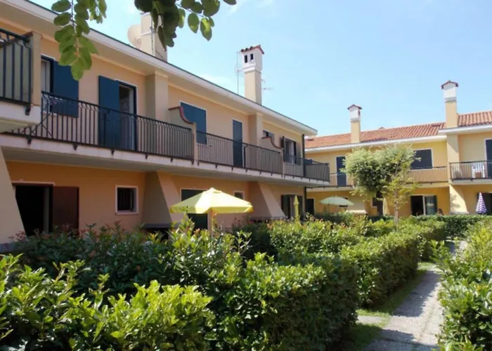 Villa Tastefully Furnished Flat With Pool And Playground