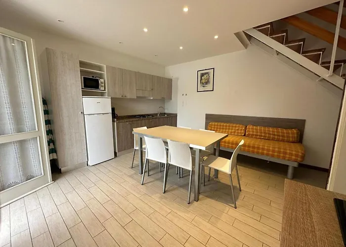 빌라 Tastefully Furnished Flat With Pool And Playground 비비오네