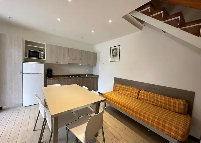 빌라 Tastefully Furnished Flat With Pool And Playground 비비오네