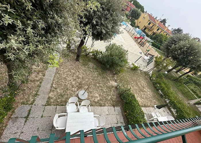 Tastefully Furnished Flat With Pool And Playground 빌라